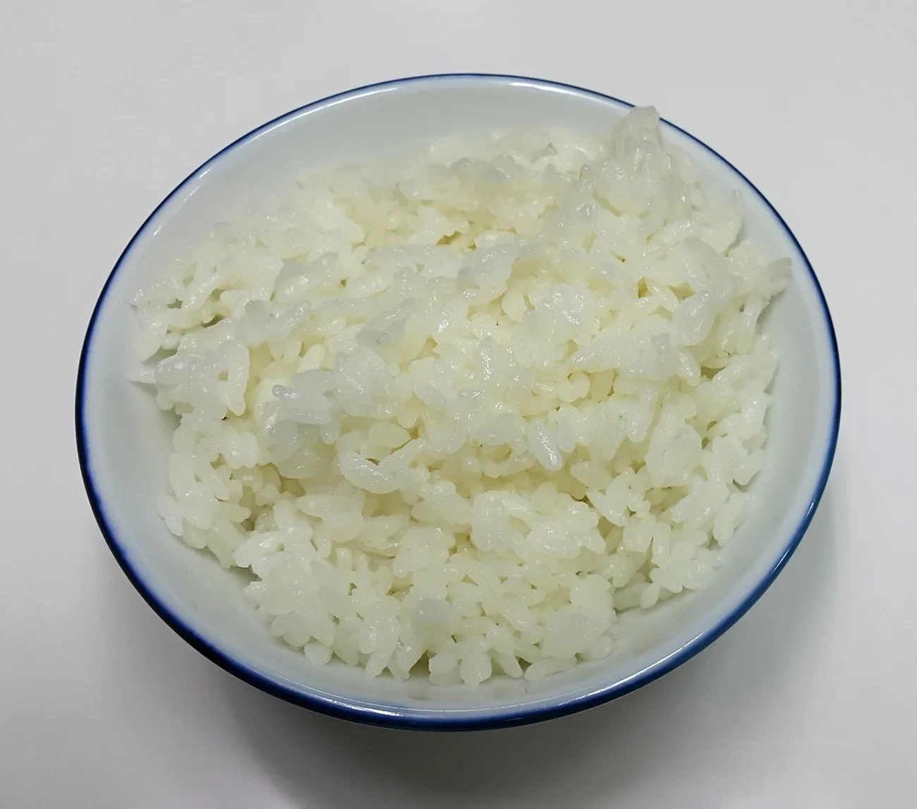 Riz blanc et bouillon clair, aliments du régime sans résidu avant une coloscopie